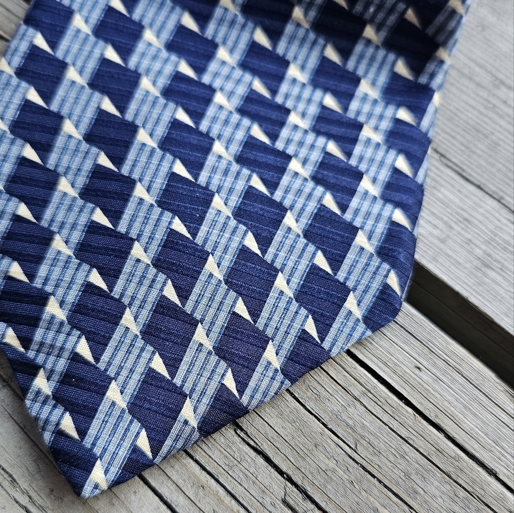 2 For $40. Geoffrey Beene 100% silk tie.